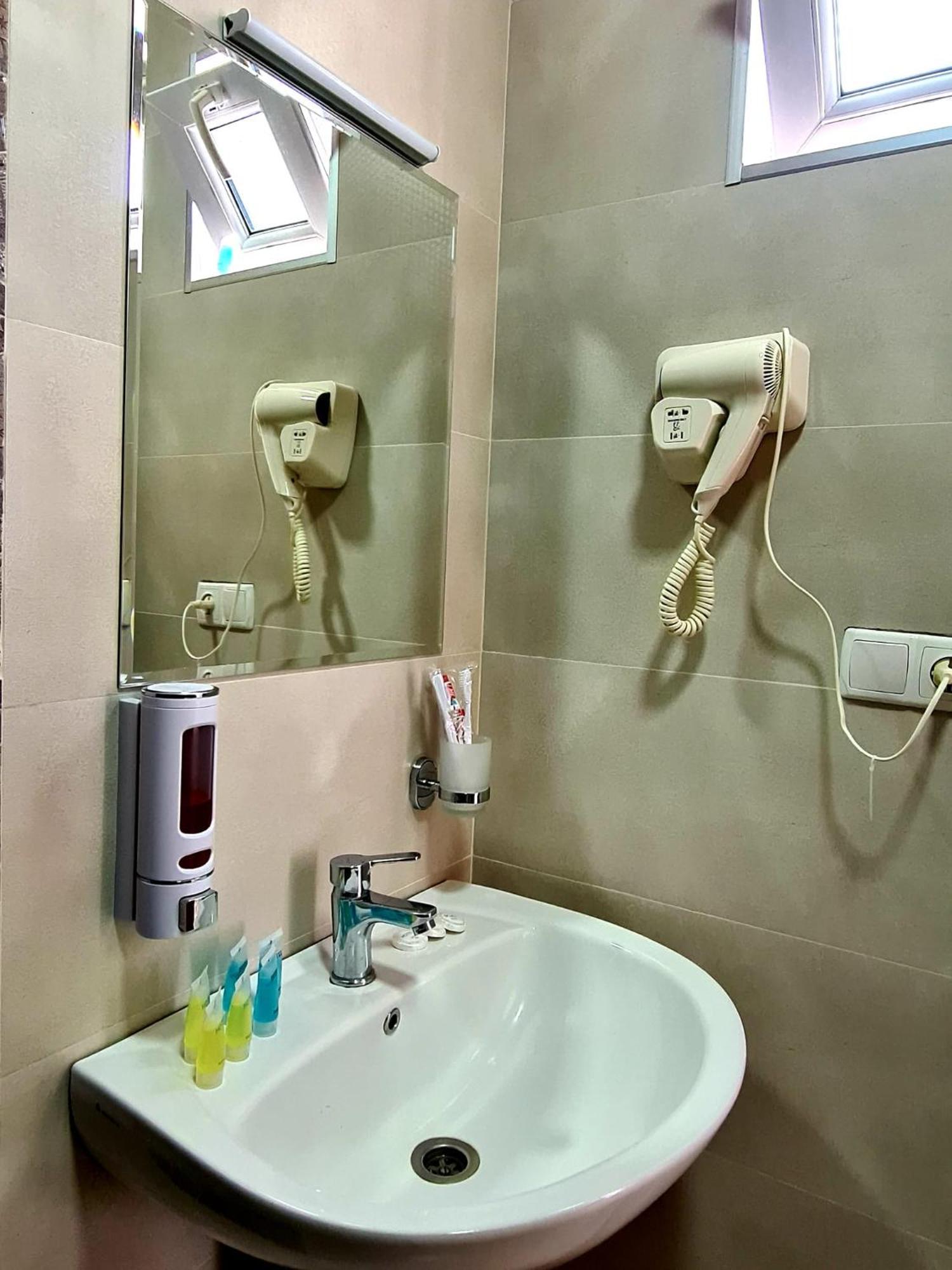 Baqari Inn Kazbegi Habitación foto